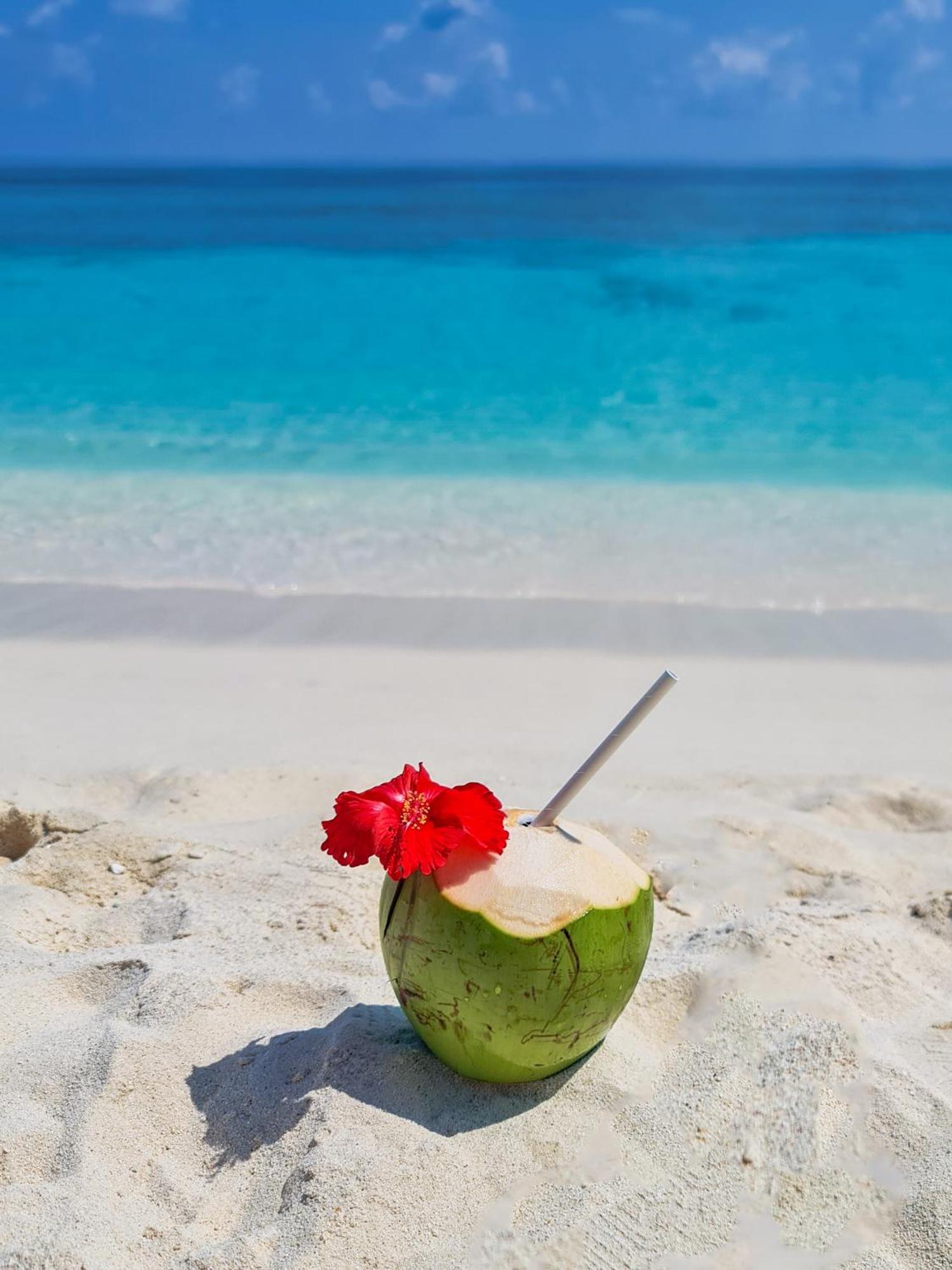 Ukulhas Villa Oceanview Hotel & Spa Екстериор снимка