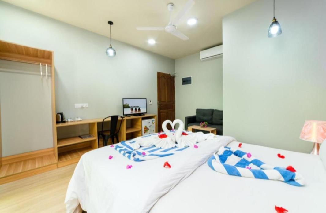 Ukulhas Villa Oceanview Hotel & Spa Екстериор снимка